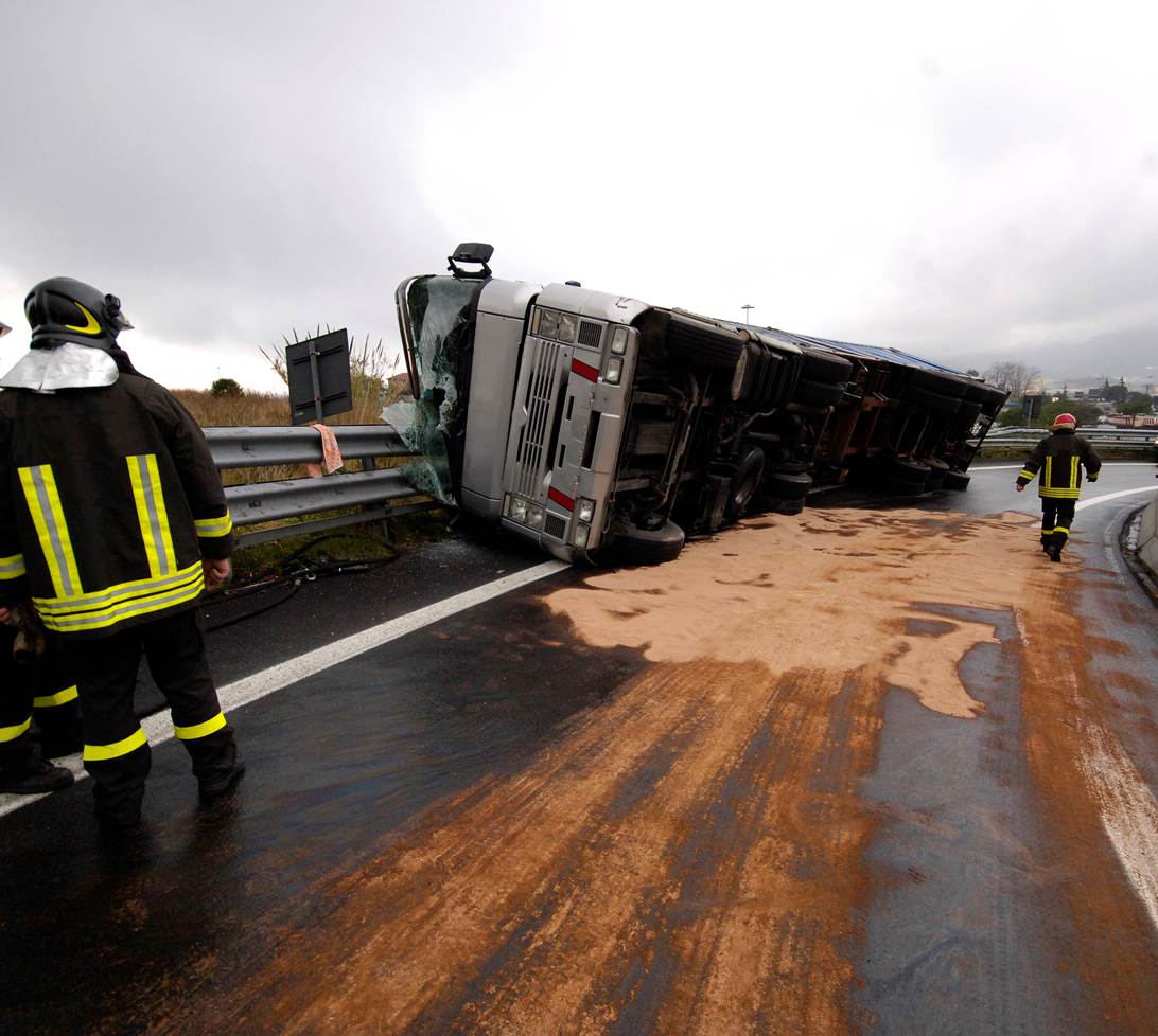 A truck crashed into a road

AI-generated content may be incorrect.